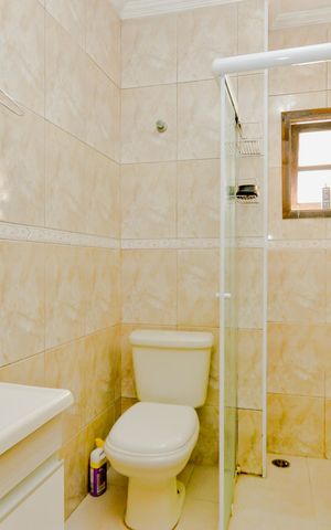 Casa para alugar com 74m², 2 quartos e 2 vagasBanheiro