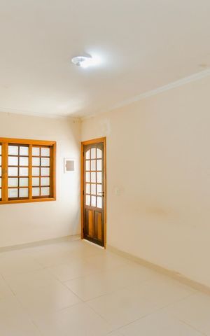 Casa para alugar com 74m², 2 quartos e 2 vagasSala