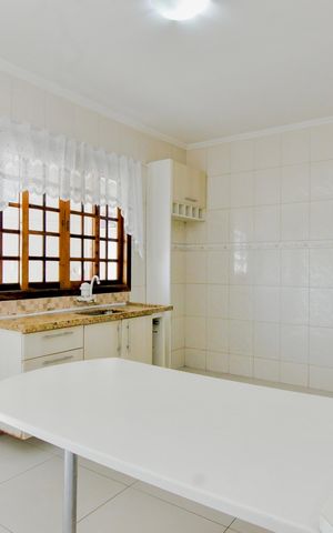 Casa para alugar com 74m², 2 quartos e 2 vagasCozinha