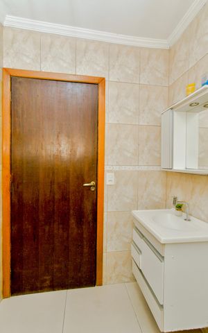 Casa para alugar com 74m², 2 quartos e 2 vagasBanheiro