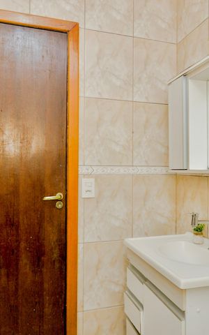 Casa para alugar com 74m², 2 quartos e 2 vagasBanheiro