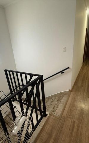 Casa à venda com 250m², 4 quartos e 5 vagas Casa à venda com 250m², 4 quartos e 5 vagasCorredor