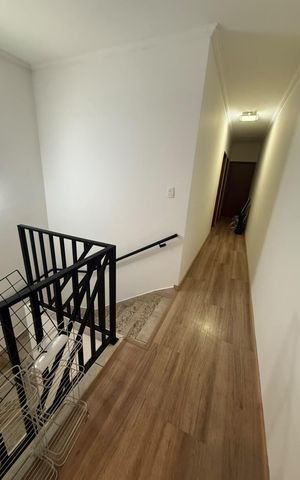 Casa à venda com 250m², 4 quartos e 5 vagas Casa à venda com 250m², 4 quartos e 5 vagasCorredor