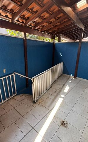 Casa à venda com 250m², 4 quartos e 5 vagas Casa à venda com 250m², 4 quartos e 5 vagasÁrea externa