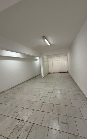 Casa à venda com 250m², 4 quartos e 5 vagas Casa à venda com 250m², 4 quartos e 5 vagasGaragem