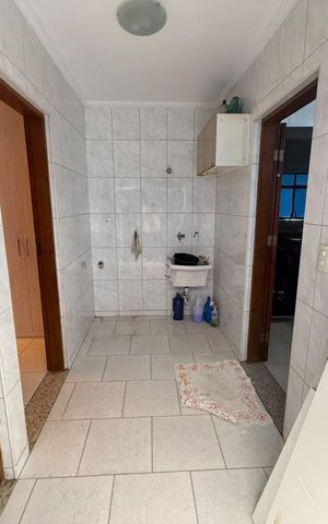Casa à venda com 250m², 4 quartos e 5 vagas Casa à venda com 250m², 4 quartos e 5 vagasÁrea de serviço