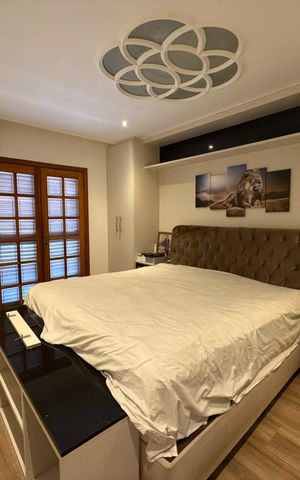 Casa à venda com 250m², 4 quartos e 5 vagas Casa à venda com 250m², 4 quartos e 5 vagasQuarto 1