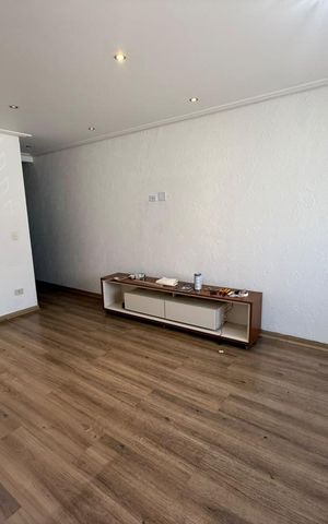 Casa à venda com 250m², 4 quartos e 5 vagas Casa à venda com 250m², 4 quartos e 5 vagasSala