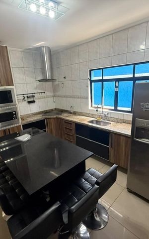 Casa à venda com 250m², 4 quartos e 5 vagas Casa à venda com 250m², 4 quartos e 5 vagasCozinha