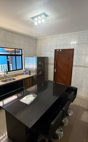 Casa à venda com 250m², 4 quartos e 5 vagas Casa à venda com 250m², 4 quartos e 5 vagasCozinha