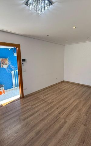 Casa à venda com 250m², 4 quartos e 5 vagas Casa à venda com 250m², 4 quartos e 5 vagasSala