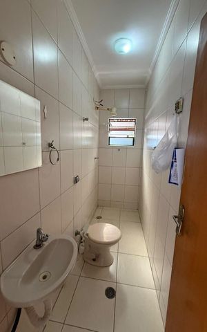 Casa à venda com 250m², 4 quartos e 5 vagas Casa à venda com 250m², 4 quartos e 5 vagasBanheiro 4