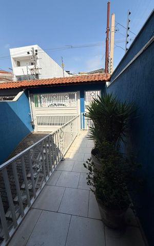 Casa à venda com 250m², 4 quartos e 5 vagas Casa à venda com 250m², 4 quartos e 5 vagasÁrea externa