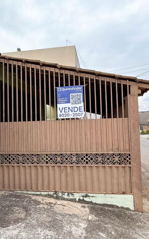 Casa à venda com 200m², 4 quartos e 3 vagas Casa à venda com 200m², 4 quartos e 3 vagasPlaca