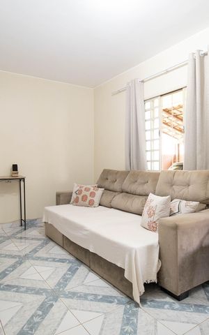 Casa à venda com 200m², 4 quartos e 3 vagas Casa à venda com 200m², 4 quartos e 3 vagasSala