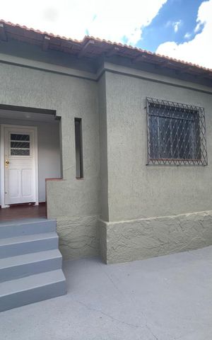 Casa para alugar com 70m², 2 quartos e sem vaga Casa para alugar com 70m², 2 quartos e sem vagaFachada