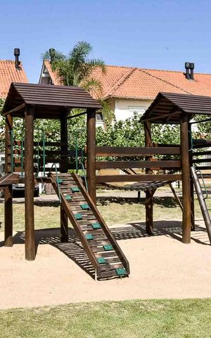 Casa de condomínio para alugar com 157m², 3 quartos e 1 vaga Casa de condomínio para alugar com 157m², 3 quartos e 1 vagaÁrea comum - Playground