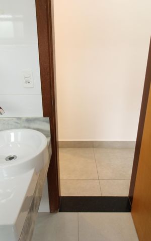 Casa de condomínio para alugar com 195m², 3 quartos e 4 vagasBanheiro 1