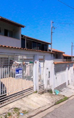 Casa à venda com 75m², 2 quartos e 2 vagas