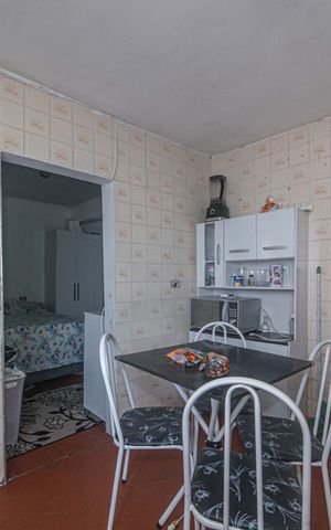 Casa à venda com 180m², 4 quartos e 2 vagas Casa à venda com 180m², 4 quartos e 2 vagasCozinha