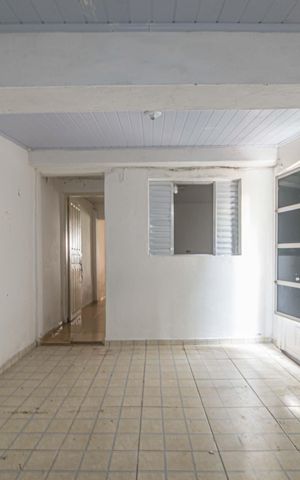 Casa à venda com 180m², 4 quartos e 2 vagas Casa à venda com 180m², 4 quartos e 2 vagasCasa 2