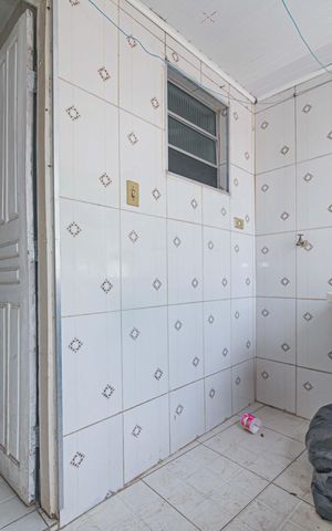 Casa à venda com 180m², 4 quartos e 2 vagas Casa à venda com 180m², 4 quartos e 2 vagasCasa 2