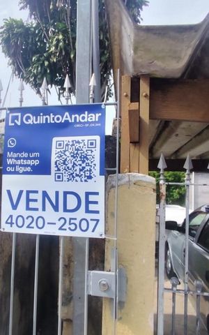 Casa à venda com 180m², 4 quartos e 2 vagas Casa à venda com 180m², 4 quartos e 2 vagasPlaquinha
