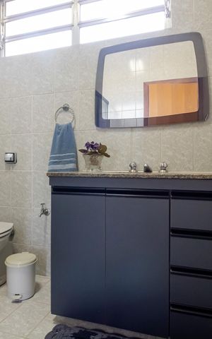 Casa à venda com 340m², 4 quartos e 2 vagasBanheiro social 2º andar