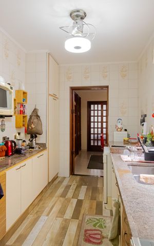 Casa à venda com 340m², 4 quartos e 2 vagasCozinha