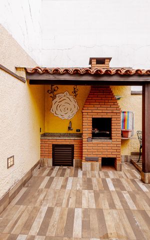 Casa à venda com 340m², 4 quartos e 2 vagasChurrasqueira