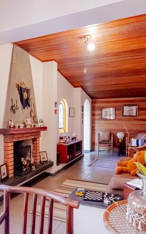 Casa à venda com 340m², 4 quartos e 2 vagasSala de lareira