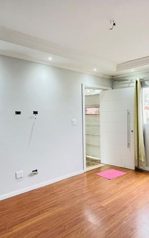 Casa de condomínio para alugar com 100m², 2 quartos e 2 vagasSala