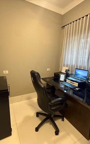 Casa de condomínio à venda com 961m², 4 quartos e 4 vagas Casa de condomínio à venda com 961m², 4 quartos e 4 vagasQuarto