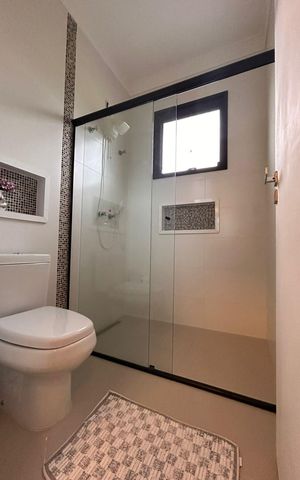 Casa de condomínio à venda com 961m², 4 quartos e 4 vagas Casa de condomínio à venda com 961m², 4 quartos e 4 vagasBanheiro
