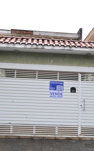 Casa para alugar com 200m², 3 quartos e 2 vagasFachada