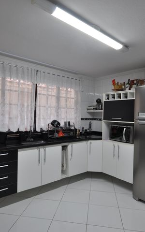 Casa para alugar com 200m², 3 quartos e 2 vagasCozinha