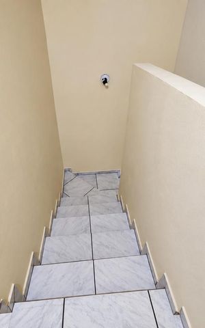 Casa para alugar com 50m², 2 quartos e 1 vagaEscada