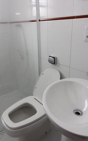 Casa de condomínio à venda com 62m², 2 quartos e 2 vagasBanheiro