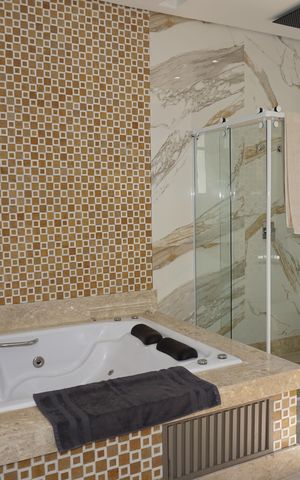 Casa de condomínio para alugar com 600m², 6 quartos e 4 vagasBanheiro da Suíte