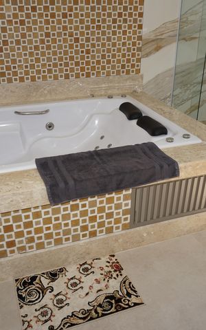 Casa de condomínio para alugar com 600m², 6 quartos e 4 vagasBanheiro da Suíte