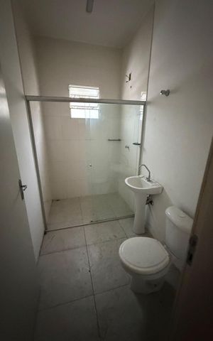 Casa para alugar com 210m², 4 quartos e 1 vaga Casa para alugar com 210m², 4 quartos e 1 vagaBanheiro