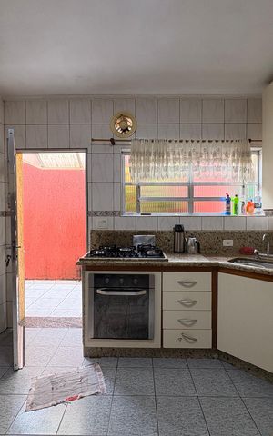 Casa à venda com 148m², 2 quartos e 2 vagas Casa à venda com 148m², 2 quartos e 2 vagasCozinha