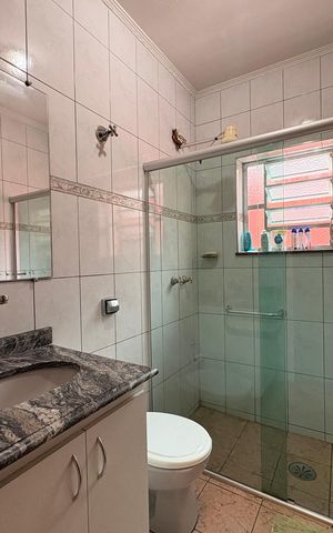 Casa à venda com 148m², 2 quartos e 2 vagas Casa à venda com 148m², 2 quartos e 2 vagasBanheiro