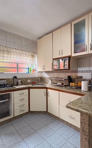 Casa à venda com 148m², 2 quartos e 2 vagas Casa à venda com 148m², 2 quartos e 2 vagasCozinha