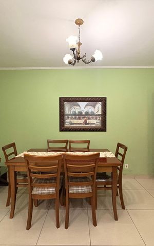 Casa à venda com 148m², 2 quartos e 2 vagas Casa à venda com 148m², 2 quartos e 2 vagasSala
