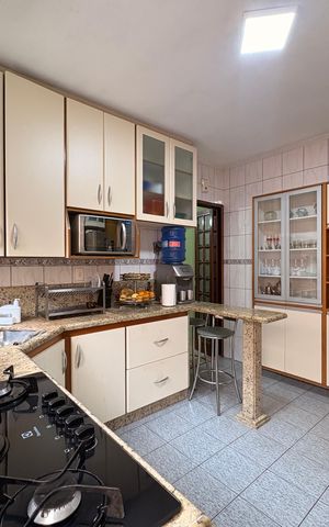 Casa à venda com 148m², 2 quartos e 2 vagas Casa à venda com 148m², 2 quartos e 2 vagasCozinha