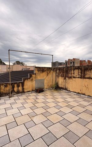 Casa à venda com 148m², 2 quartos e 2 vagas Casa à venda com 148m², 2 quartos e 2 vagasVaranda