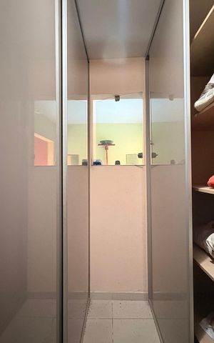 Casa à venda com 148m², 2 quartos e 2 vagas Casa à venda com 148m², 2 quartos e 2 vagasCloset da suíte