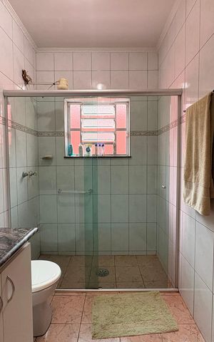 Casa à venda com 148m², 2 quartos e 2 vagas Casa à venda com 148m², 2 quartos e 2 vagasBanheiro