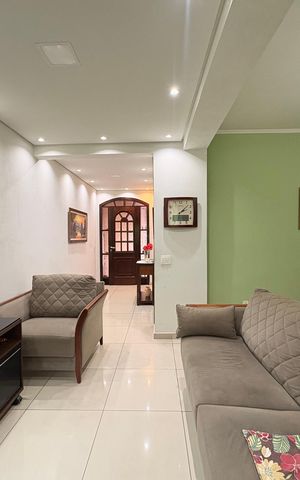 Casa à venda com 148m², 2 quartos e 2 vagas Casa à venda com 148m², 2 quartos e 2 vagasSala